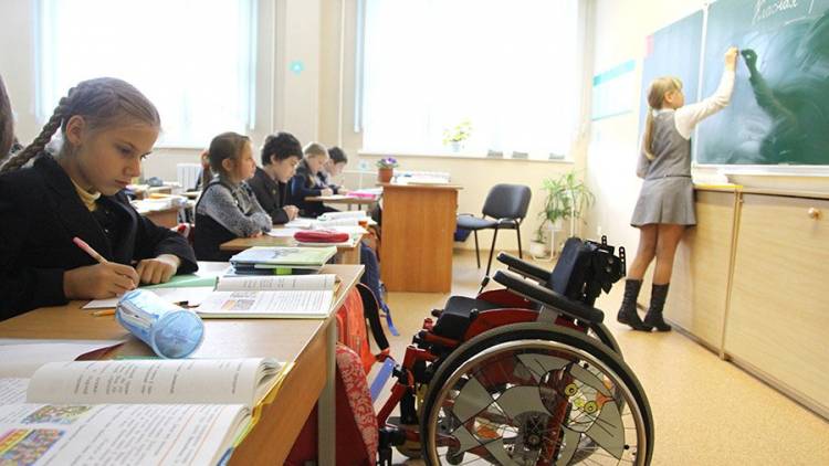 Для детей-инвалидов приспособлена лишь одна из пяти школ