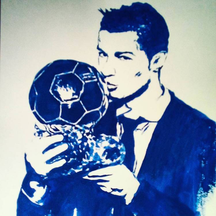 Россиянка грудью нарисовала Криштиану Роналду с «Золотым мячом»