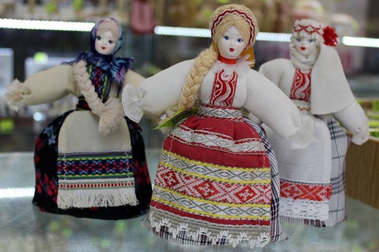 Белорусские куклы и орнаменты в Волшебной лавке