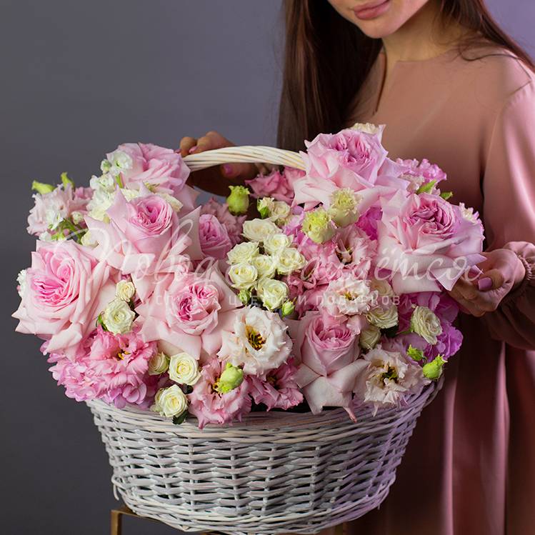 Красивые букеты цветов для женщин и девушек на