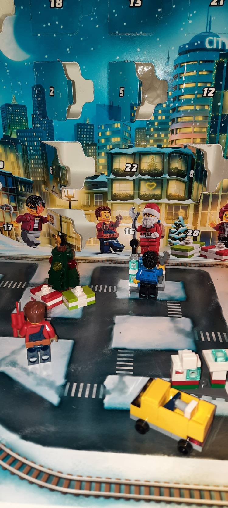 Конструктор LEGO City Town Новогодний календарь