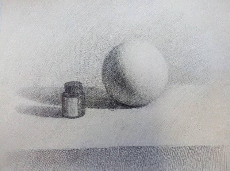 Рисунок с гипсовым шаром и небольшим предметом на фоне