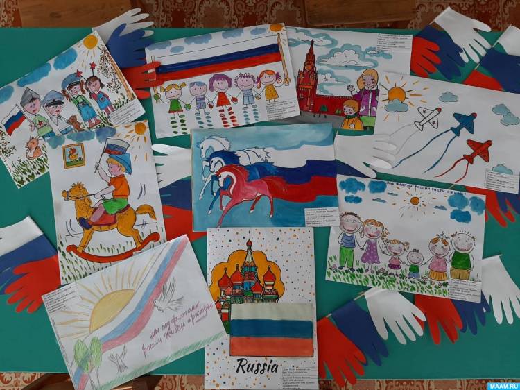 Фотоотчет об участии в выставке детских рисунков «Под флагом России живу и расту!» 
