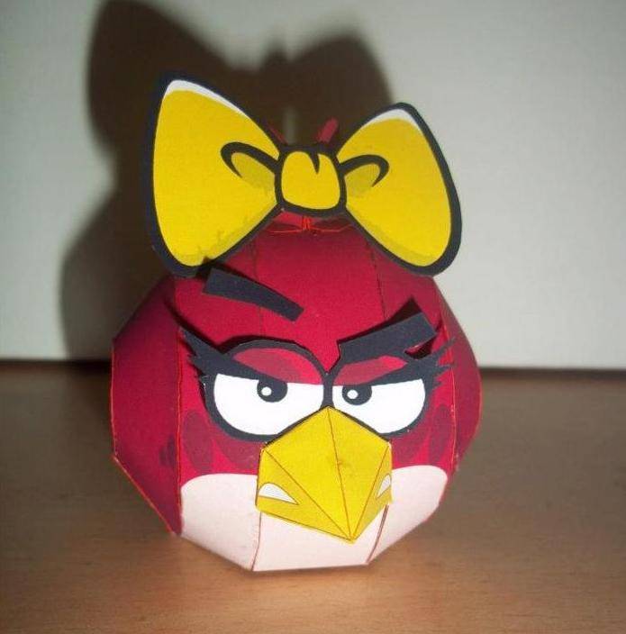 Бумажная модель Красная птица-девочка (Angry Birds)
