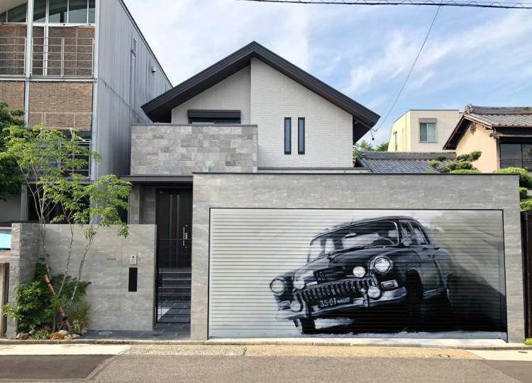 Художественная роспись стен в гараже и на гаражных воротах