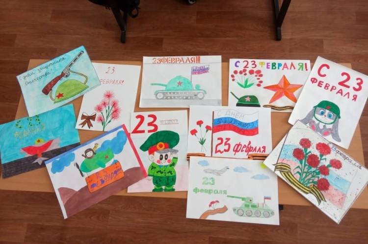 Открытки солдатам СВО рисуют петровские школьники к