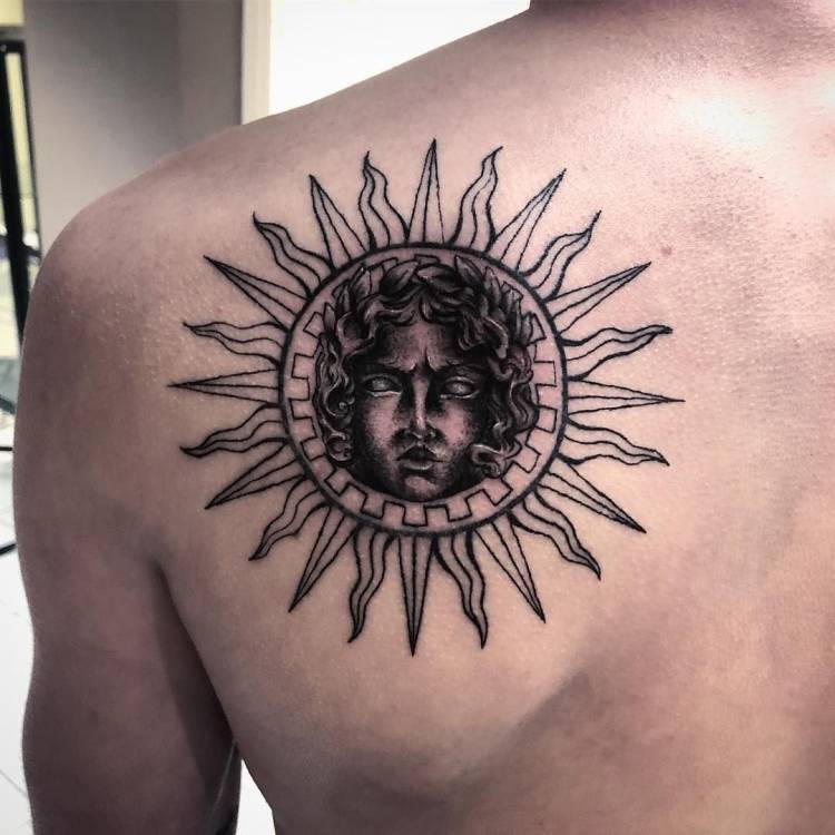 Татуировки солнца для мужчин