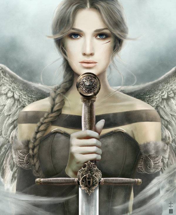Фото Девушка с косой и крыльями держит острый меч