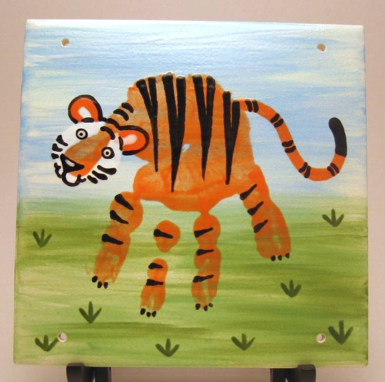 Рисунок тигра ладошкой