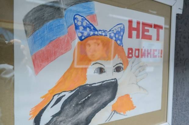 В Волгограде открылась выставка рисунков детей «Мы из Донбасса»