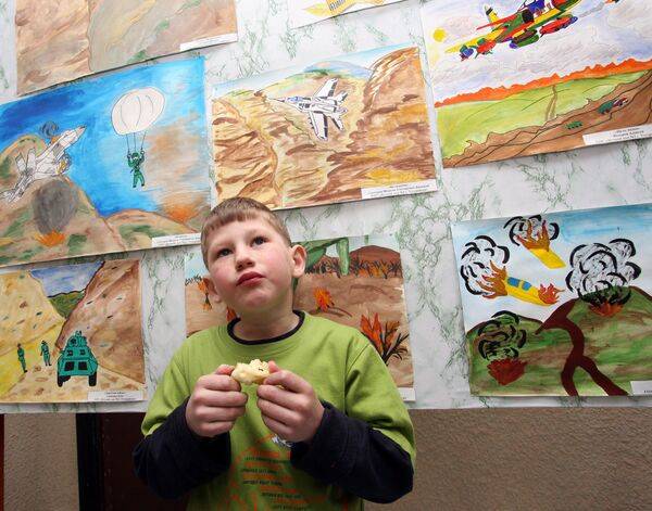 Дети Донбасса рисуют и мир, и войну