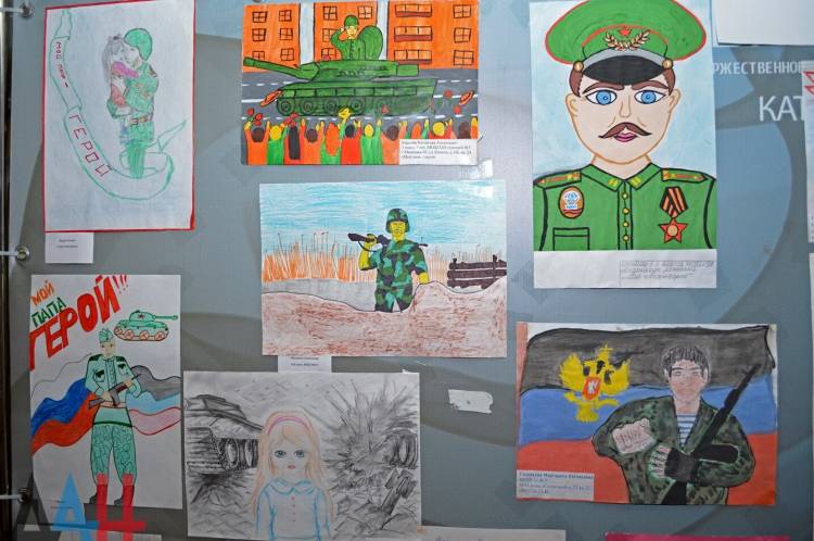 Более сотни рисунков детей сражающихся и павших защитников ДНР представлено на выставке в Донецке