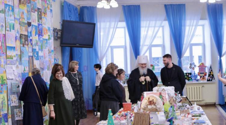 Калужанам показали детские рисунки и поделки, посвящённые Рождеству Христову