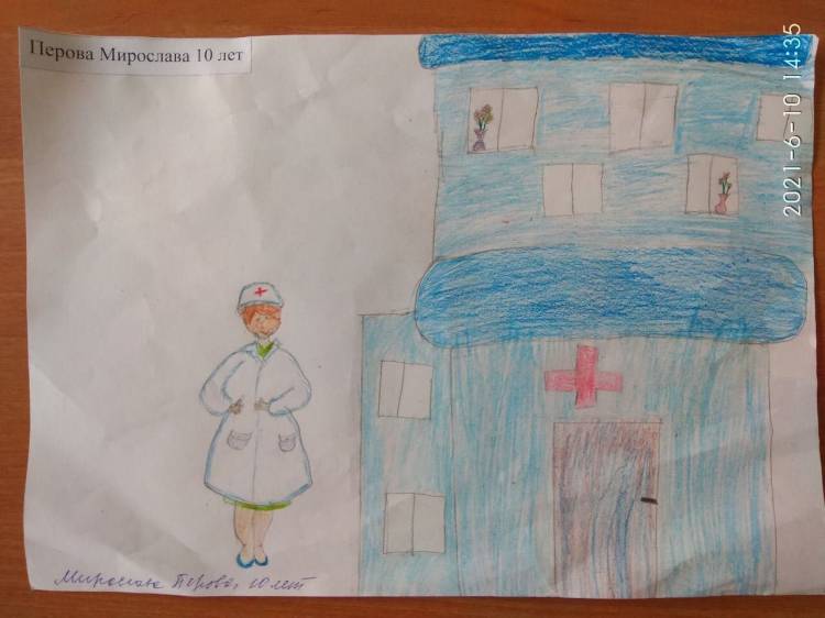 Выставка рисунков и фотографий ко Дню медицинского работника